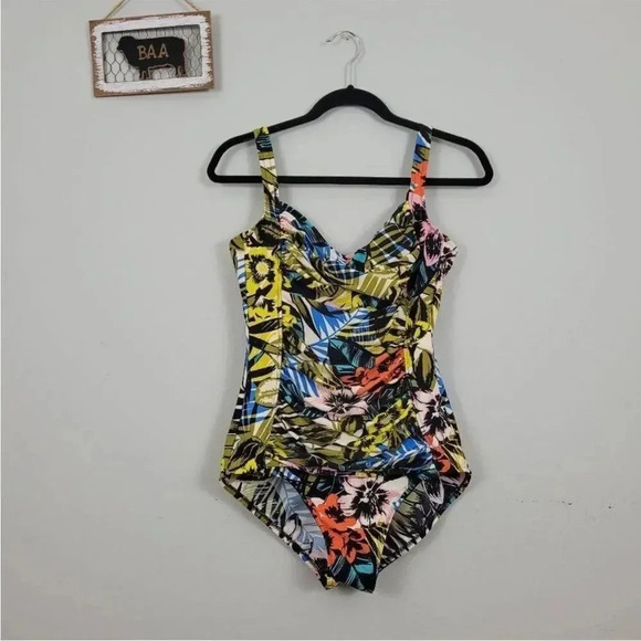 MIRACLESUIT Tropical Escape Swimsuit with Gold Hardware Like New Beach 10 - Picture 6 of 10